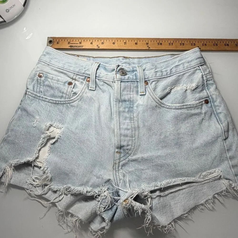Levi’s Premium 501 Original Cutoff Shorts W26 Light Wash Distressed Raw Hem
